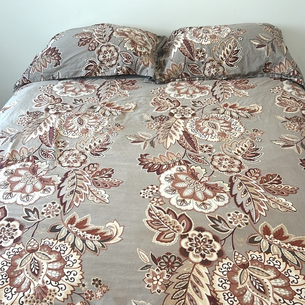 Carlingdale 100% Cotton King Size Duvet Cover, Shams, and Pillow Cases